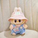 Pastel Relaxed Outfit for Labubu Figure – Pink Bucket Hat & Bow Overalls Edition