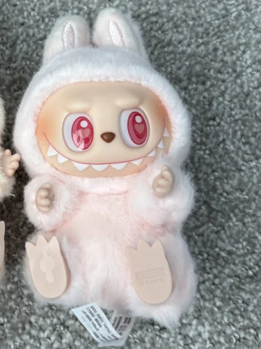 Labubu Vinyl Plush Zizi – Have A Seat Series photo review